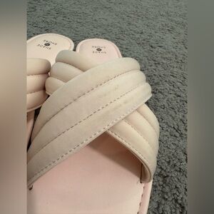 Size 9 women’s sandals light pink